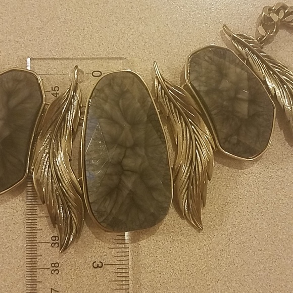 Necklace and earrings set - Picture 7 of 8